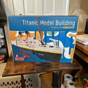 Titanic Model Building Set Model # FC6005     2022 Blocks  &   Brick Pieces